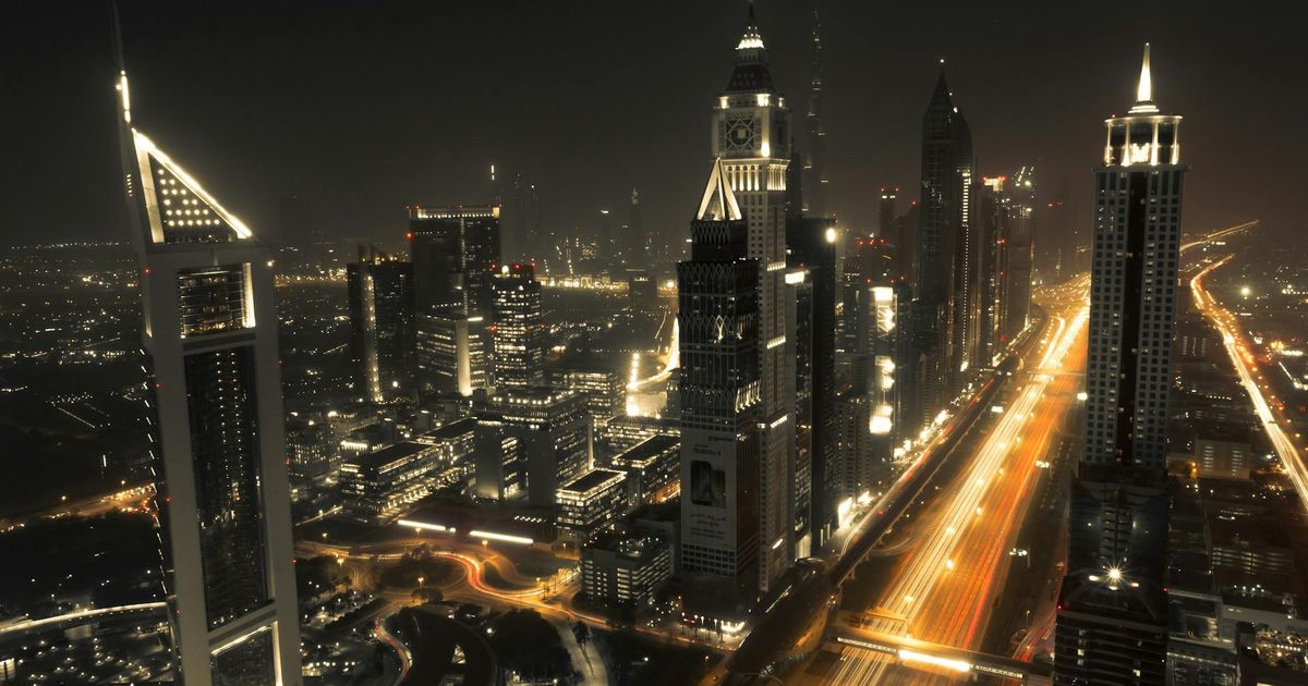 Cashback Restaurants on Sheikh Zayed Road: Deals Along Dubai's Dining Spine